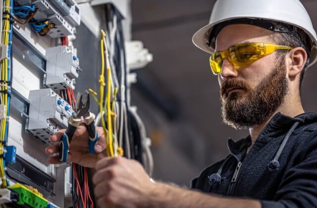 hurtownie elektrotechniczne